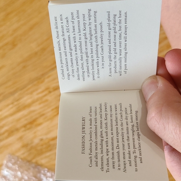 NWT Coach Open Circle Necklace + Tea Rose Stud Earrings Set - Picture 6 of 6